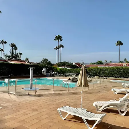 Maspalomas Pakuana *